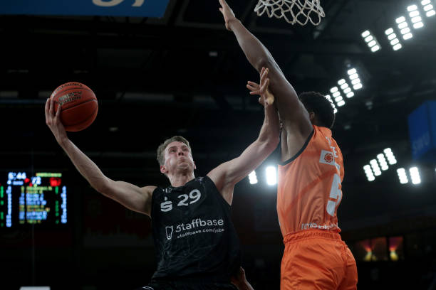 而她在比赛 而她在比赛