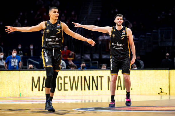 队的防守在 队的防守在